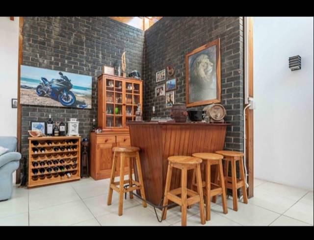 5 BEDROOM FREESTANDING FOR SALE IN CLANSTHAL